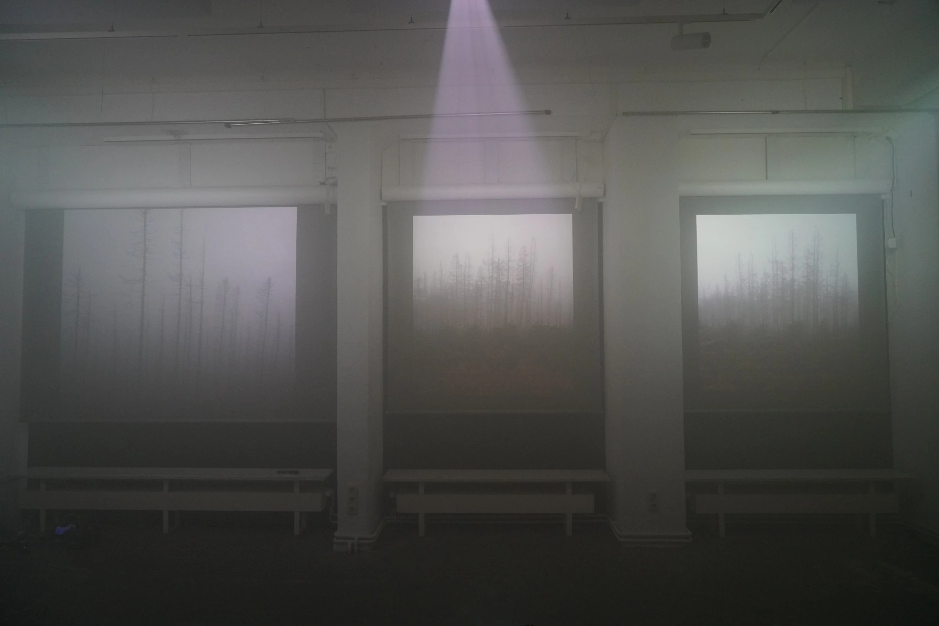 Exhibition view / Sis/Fog, 3-channel audiovisual installation, 2023