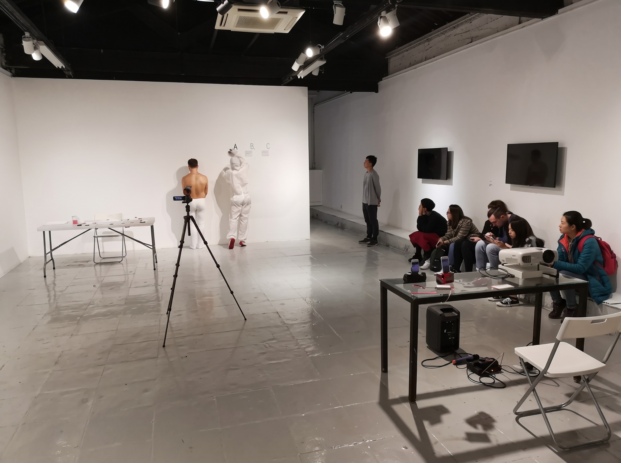 Performance and audience / POST, 1a space, Hong Kong, 2019